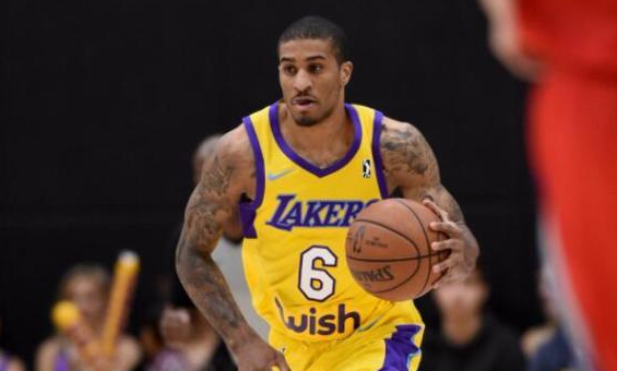 把对手逼入 把对手逼入